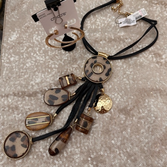 NWT Chico’s Animal STATEMENT Necklace and earrings - Picture 2 of 9
